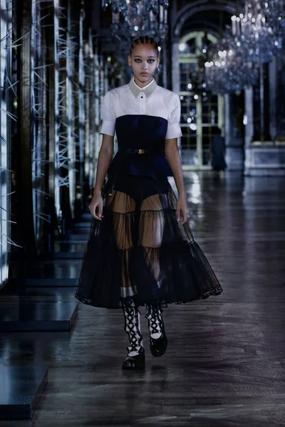 Look 28